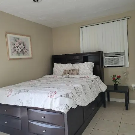 Entire Guesthouse 5 Mins To Siesta Key & Downtown